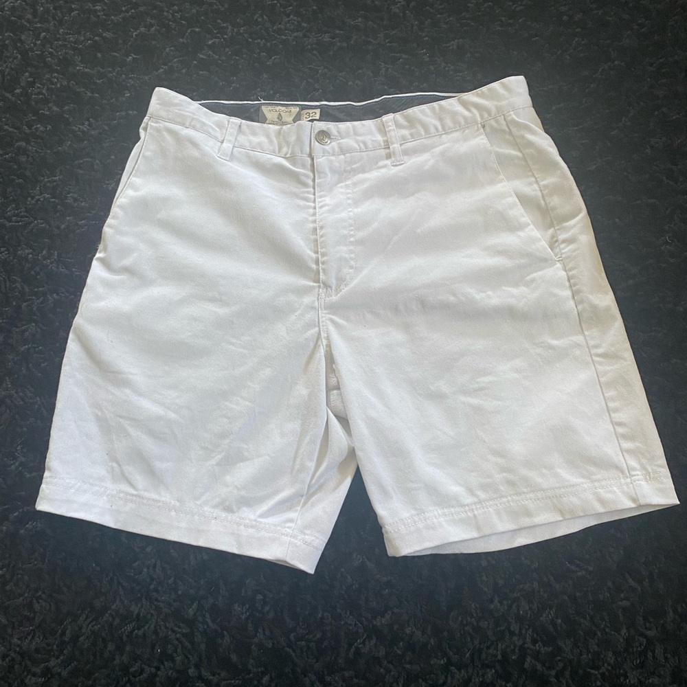 Volcom men’s 32 waist shorts 🩳